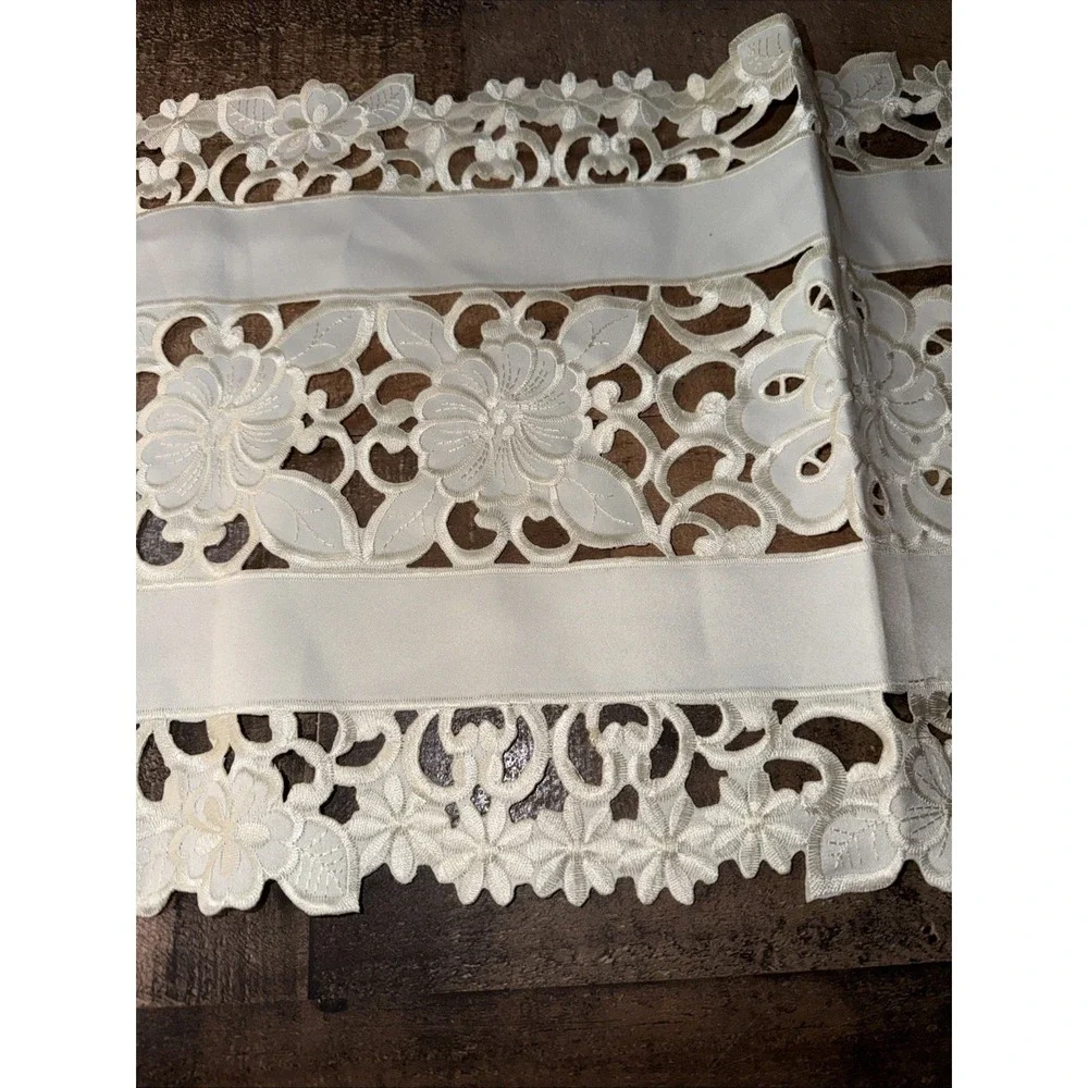 Vintage Jabara Embroidered Cutwork Table Runner Cream Floral 34x13 Dresser Scarf